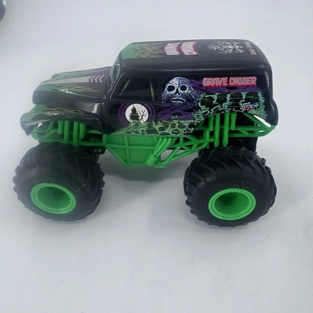 Monster Jam Grave Digger Remote Control Truck 1:10 Scale RC BKT Tires W/ Remote
